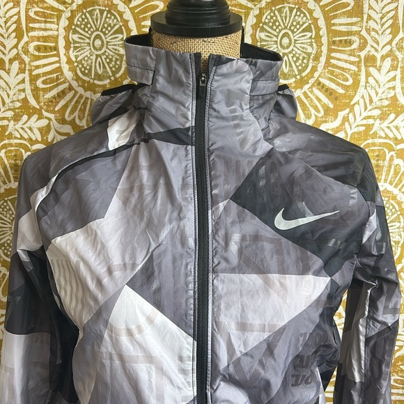 Nike Shield Flash Weather Resistant Hooded Full Zip Running Jacket Black/Grey XS - Picture 3 of 16